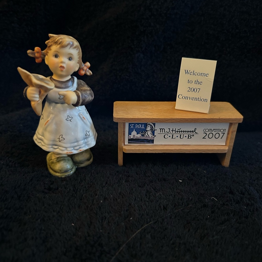 How Can I Help You? 2007 Convention Hummel Set
